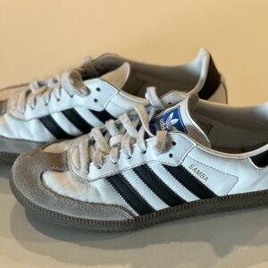 Adidas Classic Sambas Sz 7.5 fits like 8